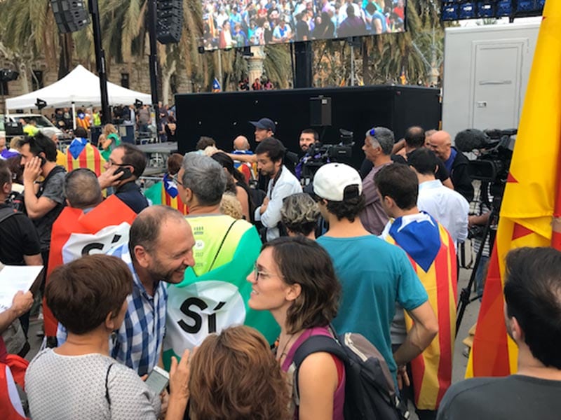 2017 - Citizens on Passeig de Lluís Companys wait for Carles Puigdemont to speak.