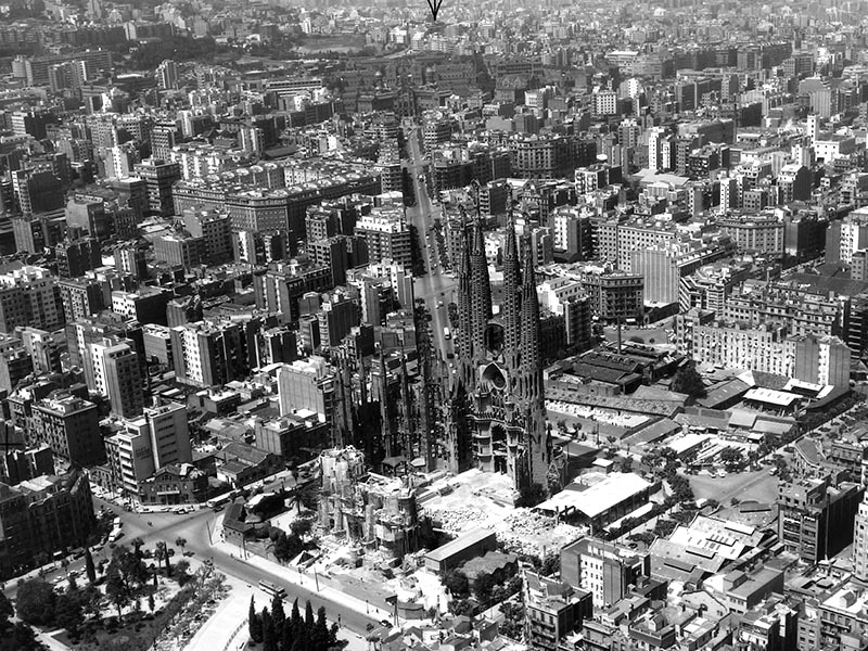 1966 - Panoramic view of Sagrada Familia