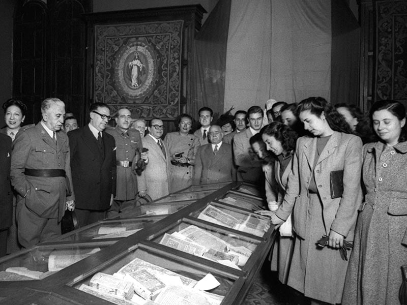 1945 - Event in University of Barcelona library.