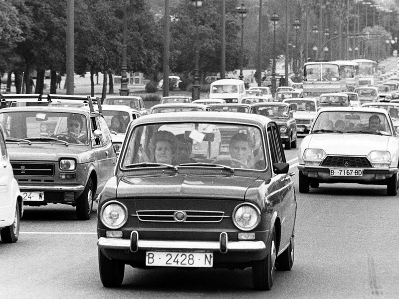 1975 - Cars heading down Diagonal over Easter.