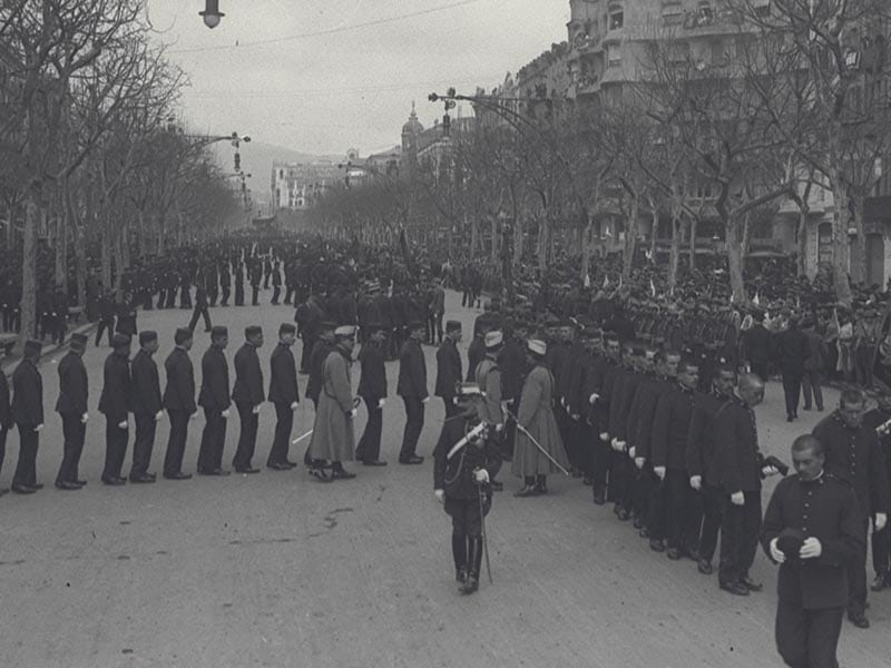 1915 - Military parade along Passeig de Gràcia in Barcelona.